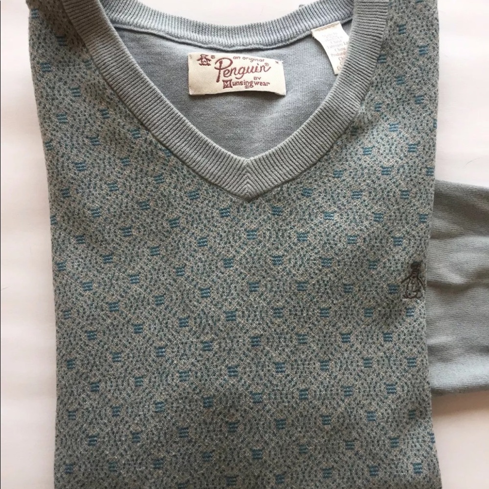Penguin Munsingwear Men’s V Neck Sweater Geometric Light Blue Medium